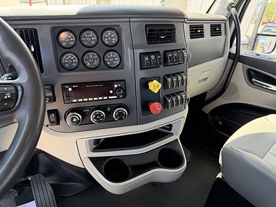 2023 Peterbilt 567