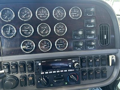2022 Peterbilt 389