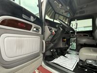 2023 Peterbilt 389