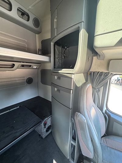 2025 Volvo Vnl 860