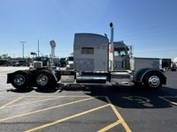 2022 Peterbilt 389