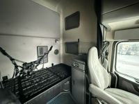 2020 Volvo VNL64T760