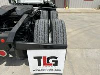 2021 Freightliner CASCADIA 126