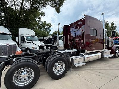 2023 Peterbilt 389