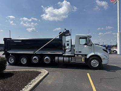 2020 Volvo VNL64T