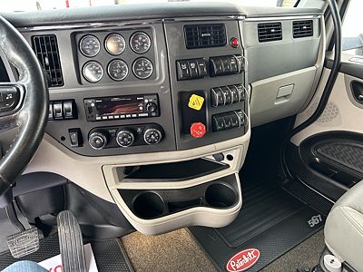 2023 Peterbilt 567