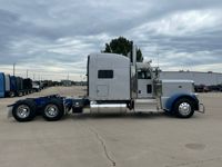 2023 Peterbilt 389