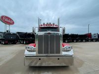 2023 Peterbilt 389
