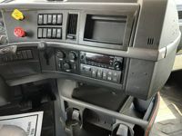 2022 Volvo VNL64T860