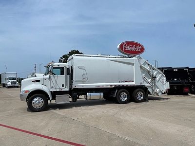 2023 Peterbilt 348