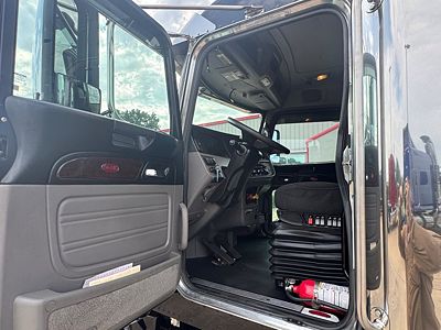 2022 Peterbilt 389