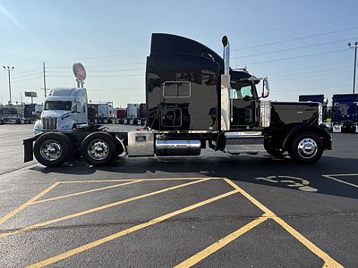 2022 Peterbilt 389