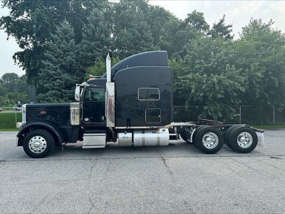 2022 Peterbilt 389