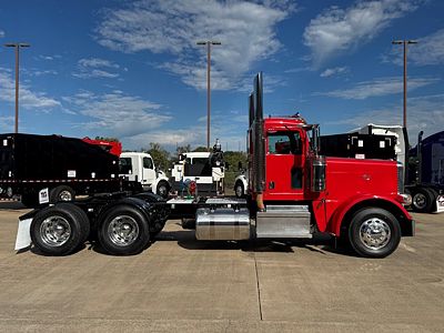 2023 Peterbilt 389