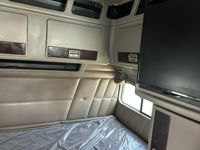 2023 Peterbilt 389