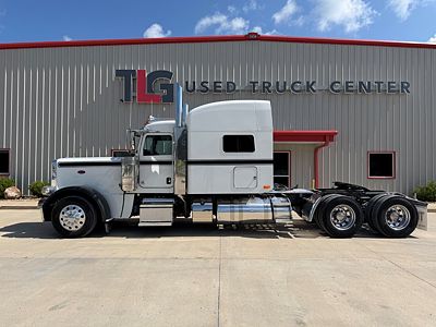 2023 Peterbilt 389