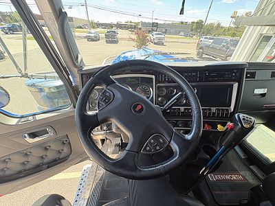 2023 Kenworth W900L