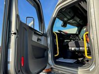 2023 Freightliner CASCADIA 126