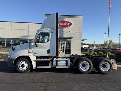 2020 Freightliner CASCADIA 125