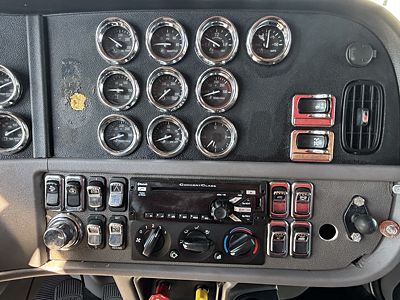 2017 Peterbilt 389