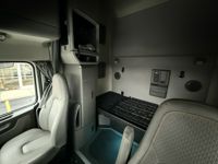 2020 Volvo VNL64T760