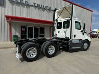 2021 Freightliner CASCADIA 126