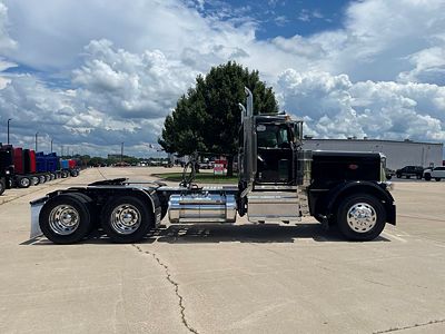 2023 Peterbilt 389