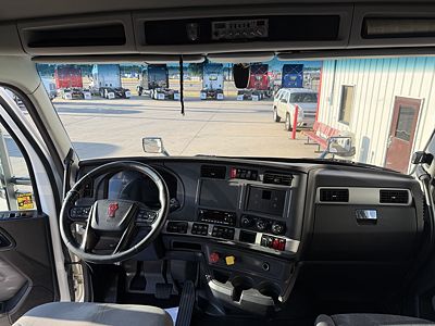 2023 Kenworth T880