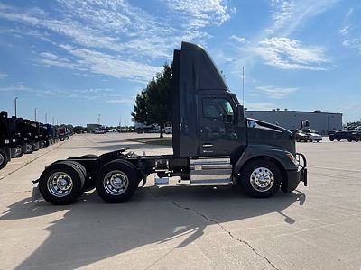 2023 Kenworth T680