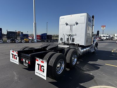 2023 Kenworth T880