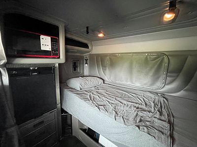 2024 Peterbilt 389