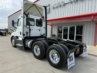 2021 Freightliner CASCADIA 126