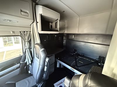 2023 Kenworth T880