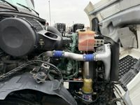 2017 Volvo VNL64T670