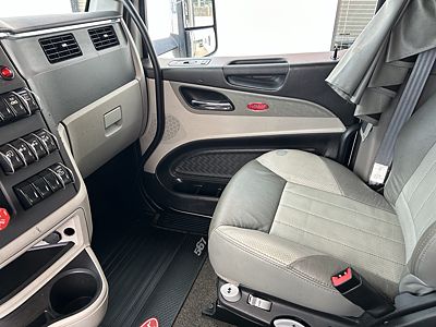 2023 Peterbilt 567