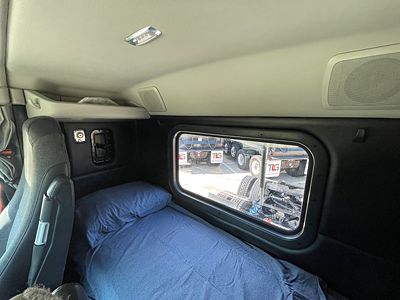 2023 Kenworth T880