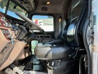 2022 Peterbilt 389