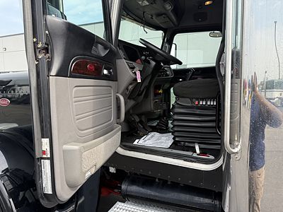 2022 Peterbilt 389-131