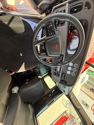 2022 Peterbilt 389