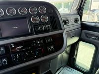 2023 Peterbilt 389