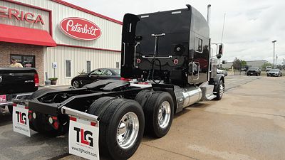 2017 Peterbilt 389