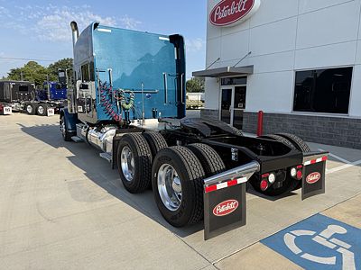 2023 Peterbilt 389
