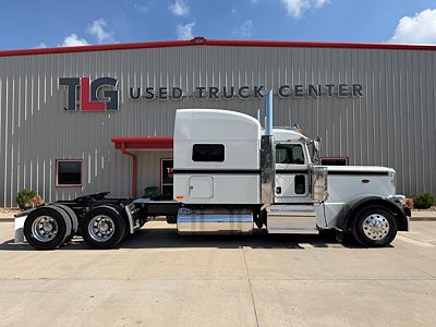 2023 Peterbilt 389