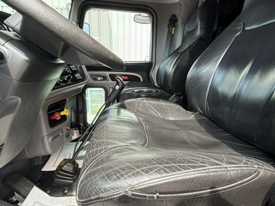 2023 Peterbilt 389