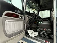 2023 Peterbilt 389