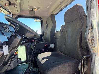 2023 Peterbilt 389