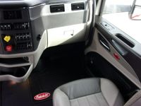 2023 Peterbilt 579