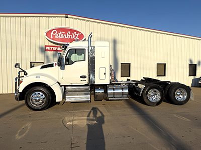 2023 Kenworth T880