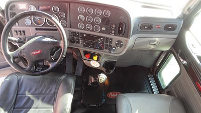 2017 Peterbilt 389