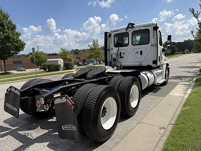 2019 Freightliner CASCADIA 126